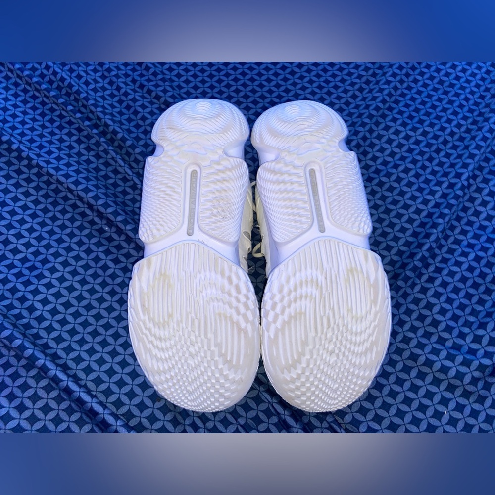 Womens Basketball Shoes, size 10, dont stink, and used for 1 basketball season. - Picture 5 of 5